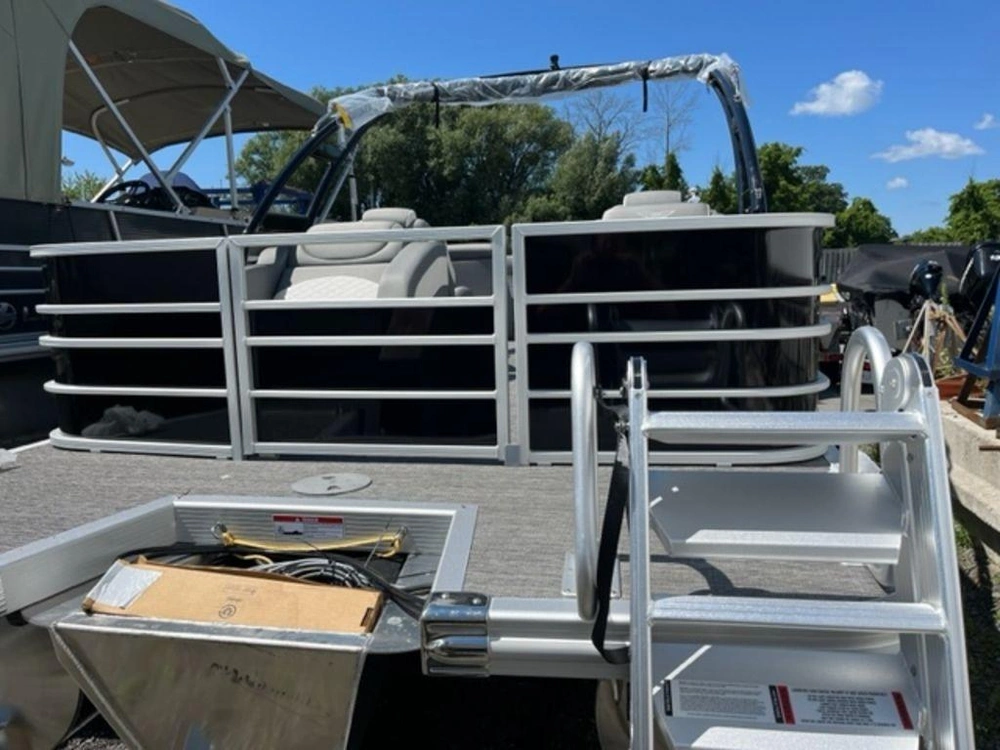 2025 Bennington Marine 23 Lcw