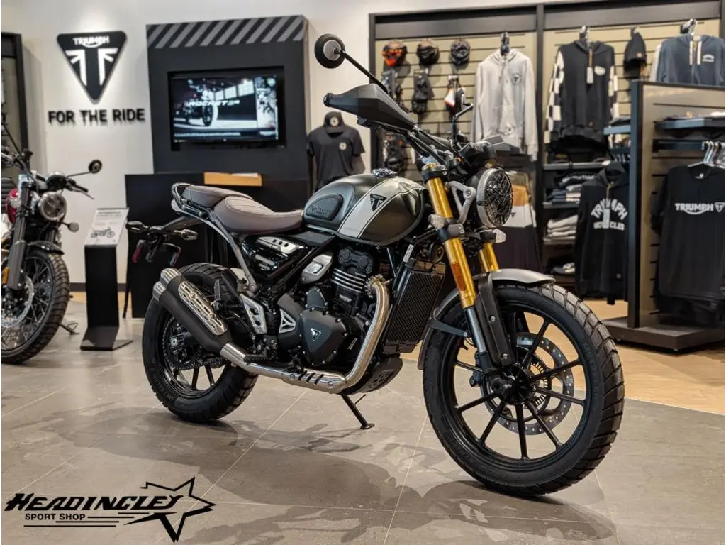 2025 Triumph Scrambler 400 X // Matte Khaki Green/Fusion White 