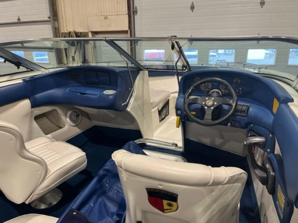 1997 Mariah Boat Co 20 Foot Bowrider