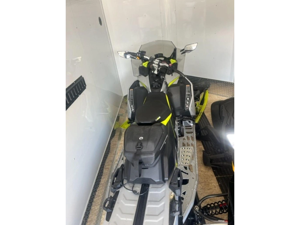2018 Ski-doo Renegade® X-rs® Ripsaw 1.25 Rotax® 850 E-tec® Hyper Silver Manta Green