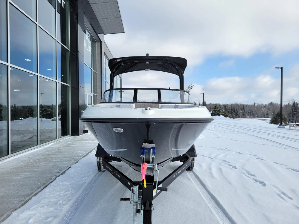 Bayliner Vr4 2023 alt