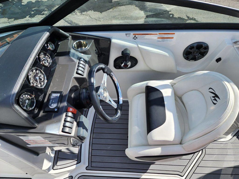 2018 Monterey Boats M-45