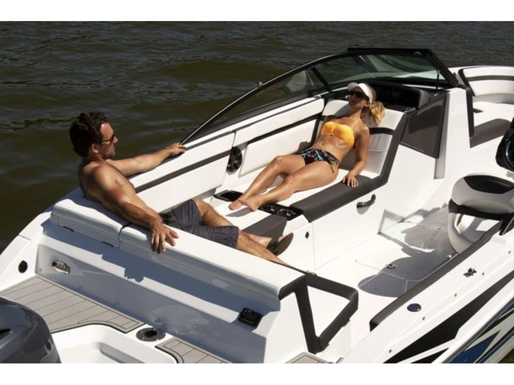 2023 Monterey Boats M-225