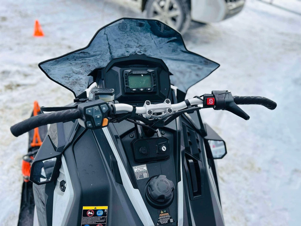 Polaris Indy Xc 850 137 2023 alt