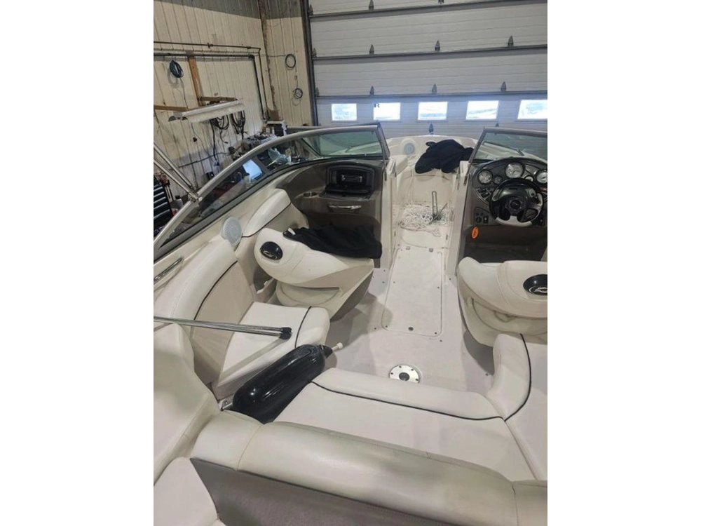 2006 Rinker Boat Co 226
