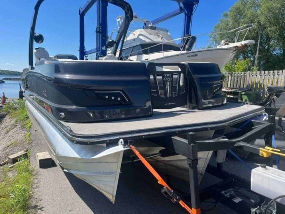 2017 Manitou 25 X-plode Xt Shp
