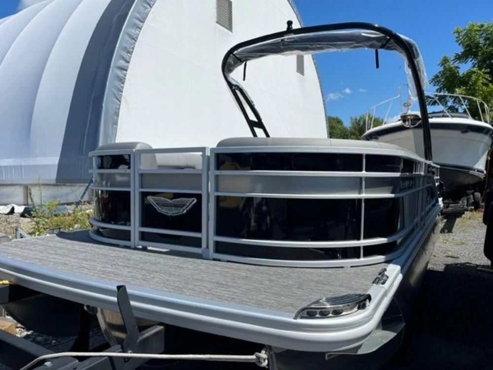 2025 Bennington Marine 23 Lcw
