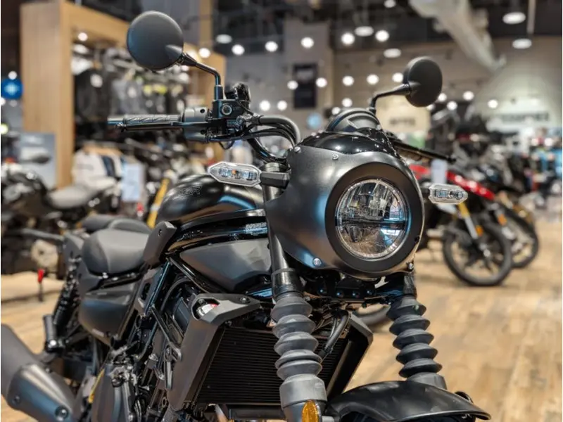 2025 Kawasaki Eliminator 500 SE // Metallic Matte Carbon Gray/Flat Ebony thumbnail 3