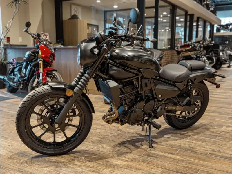 2025 Kawasaki Eliminator 500 SE // Metallic Matte Carbon Gray/Flat Ebony thumbnail 13