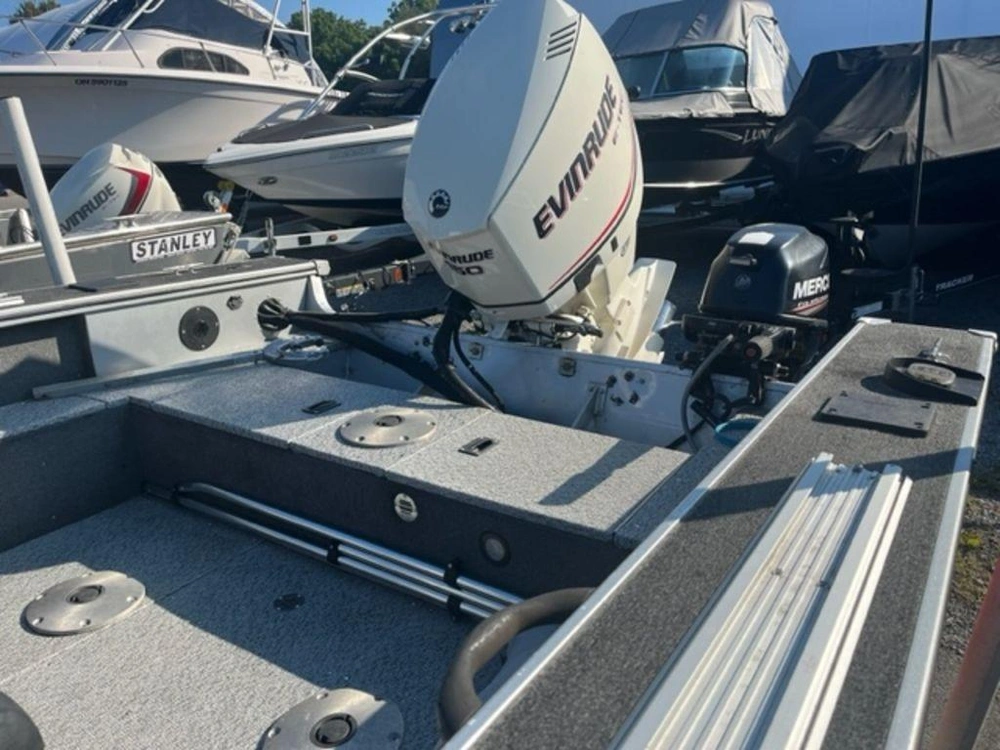 2006 Alumacraft Dominator 175