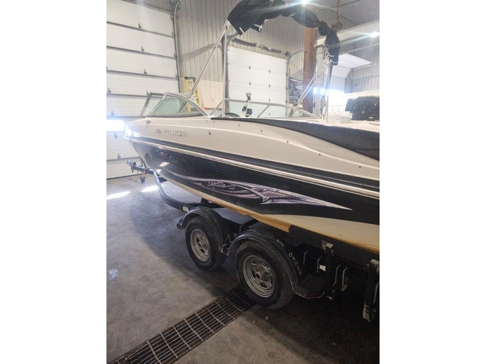 2006 Rinker Boat Co 226