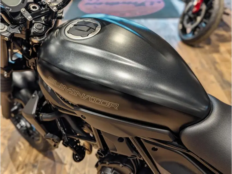 2025 Kawasaki Eliminator 500 SE // Metallic Matte Carbon Gray/Flat Ebony thumbnail 9