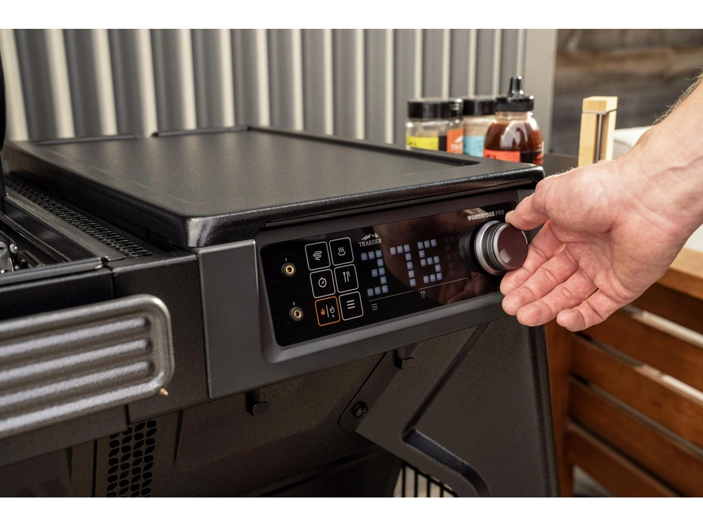 2025 Traeger Woodridge Pro alt
