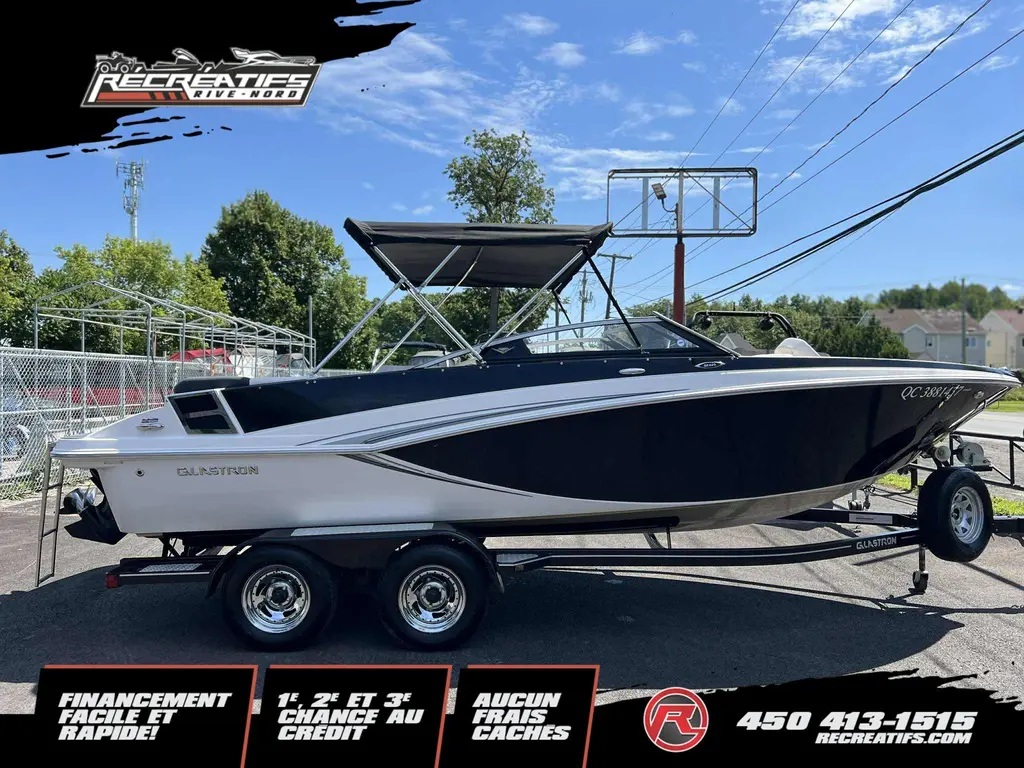 2013 GLASTRON GT225 **TRES SPACIEUX!!**
