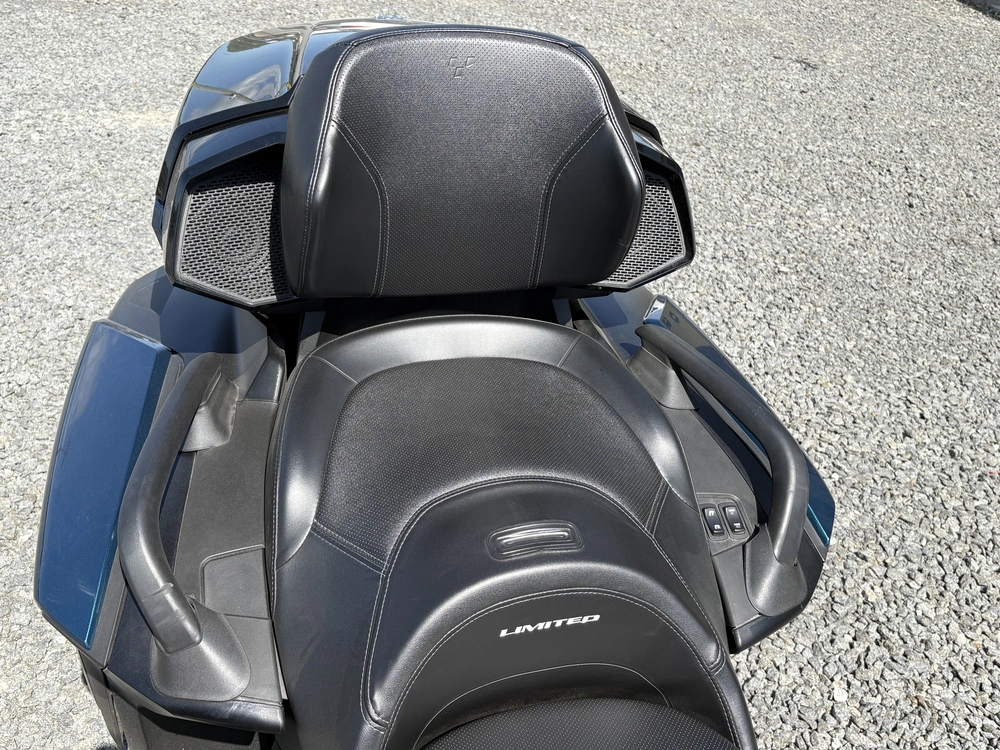 2024 Can-am Spyder alt