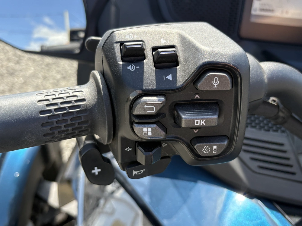 2024 Can-am Spyder alt