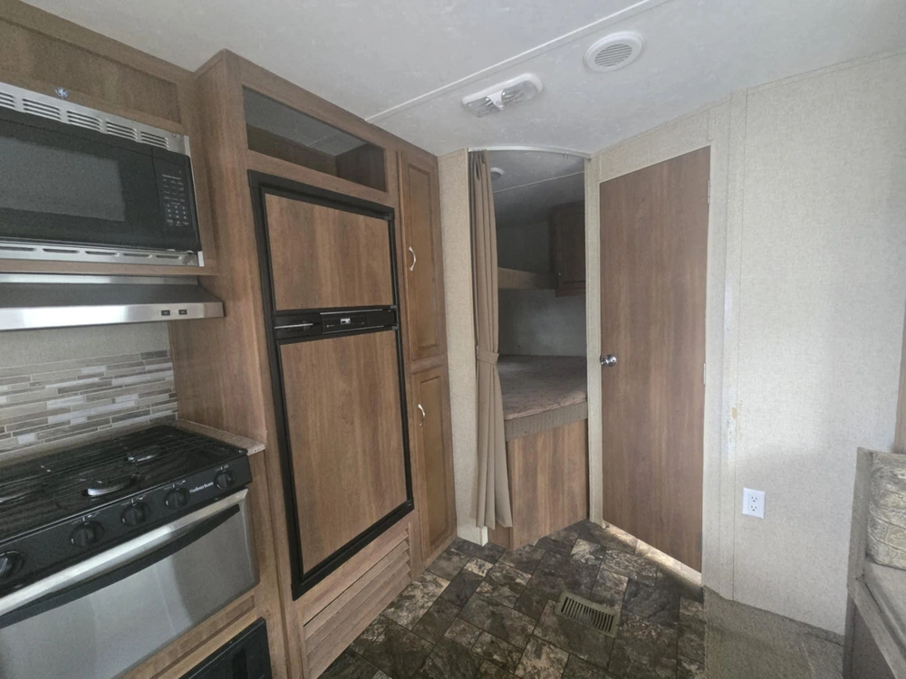 2016 Coachmen Catalina 273dbs As Is!! alt