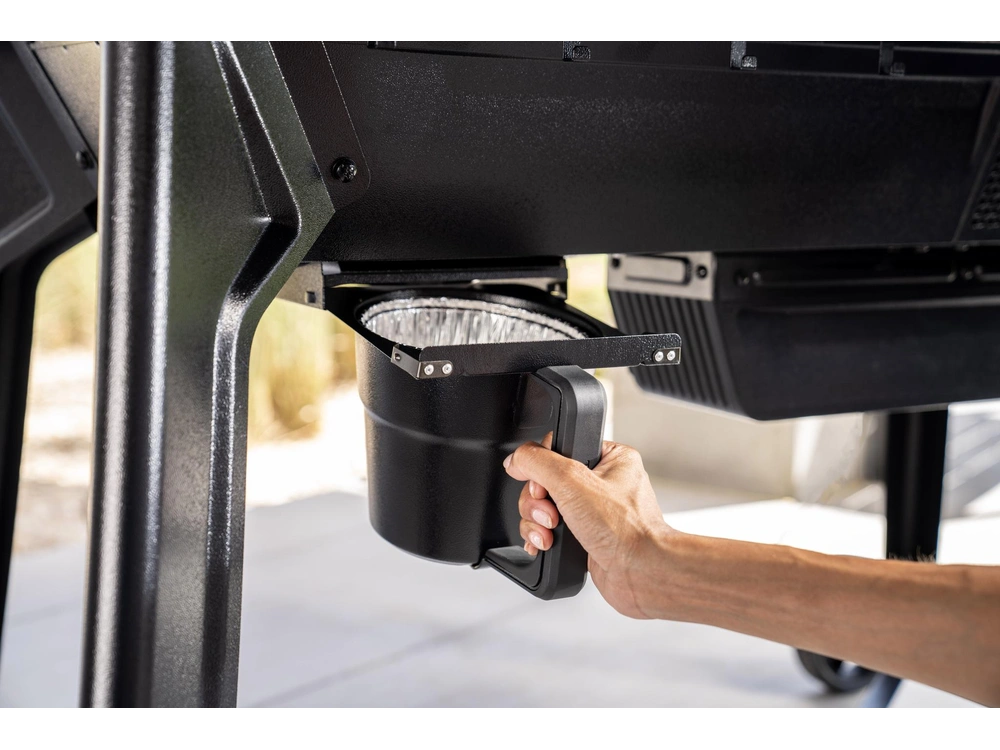 2025 Traeger Woodridge alt