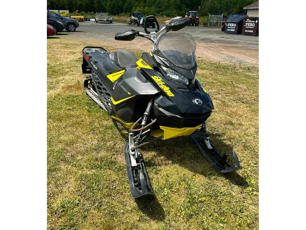 2017 Ski-Doo Summit SP 850