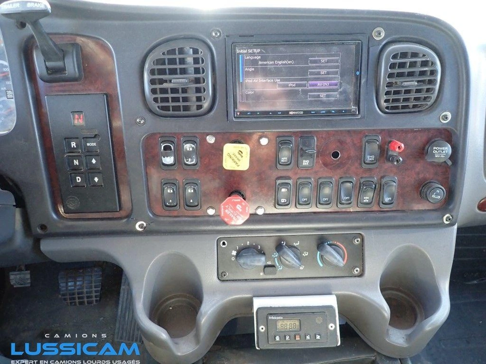 Freightliner M2106 2005