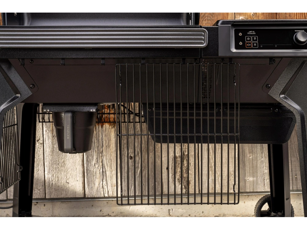 2025 Traeger Woodridge alt