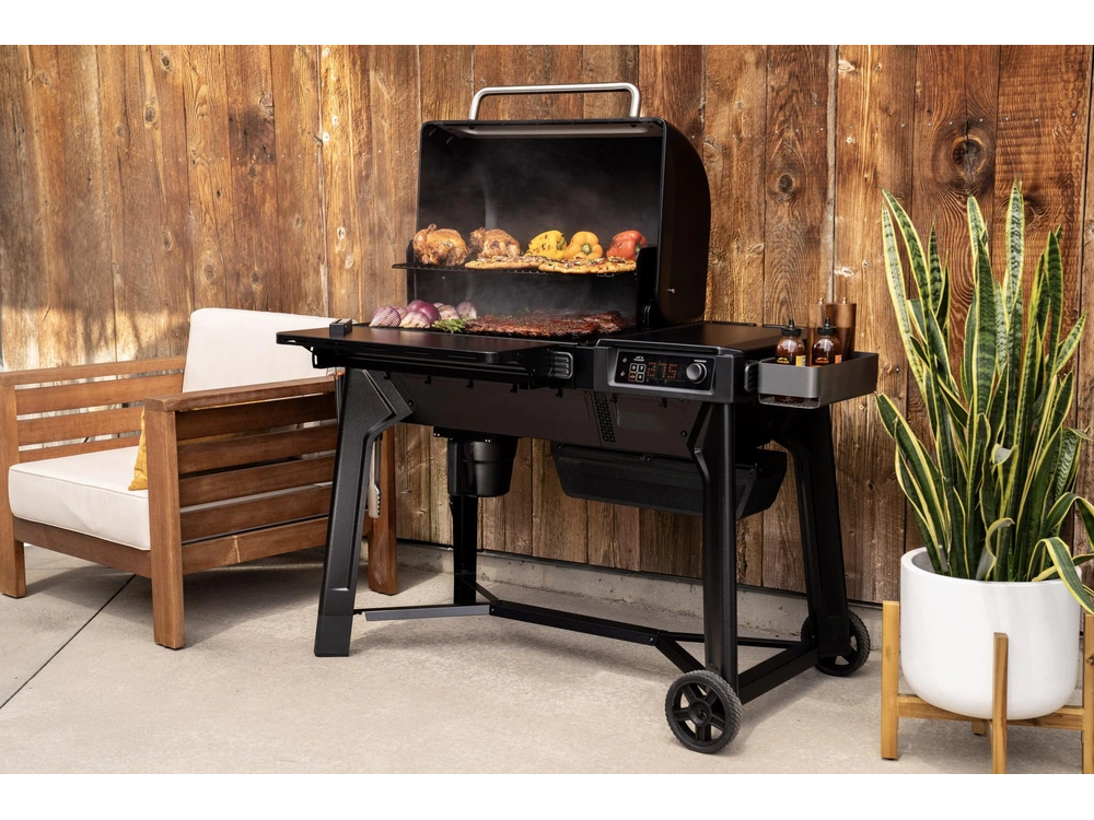 2025 Traeger Woodridge alt