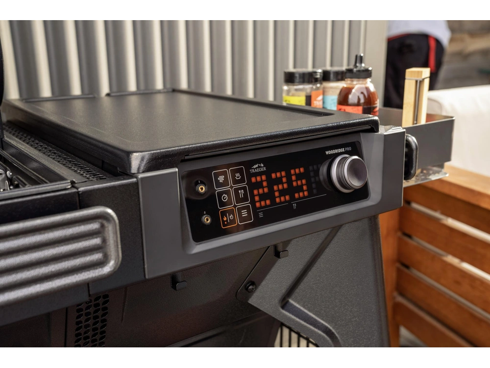 2025 Traeger Woodridge Pro alt