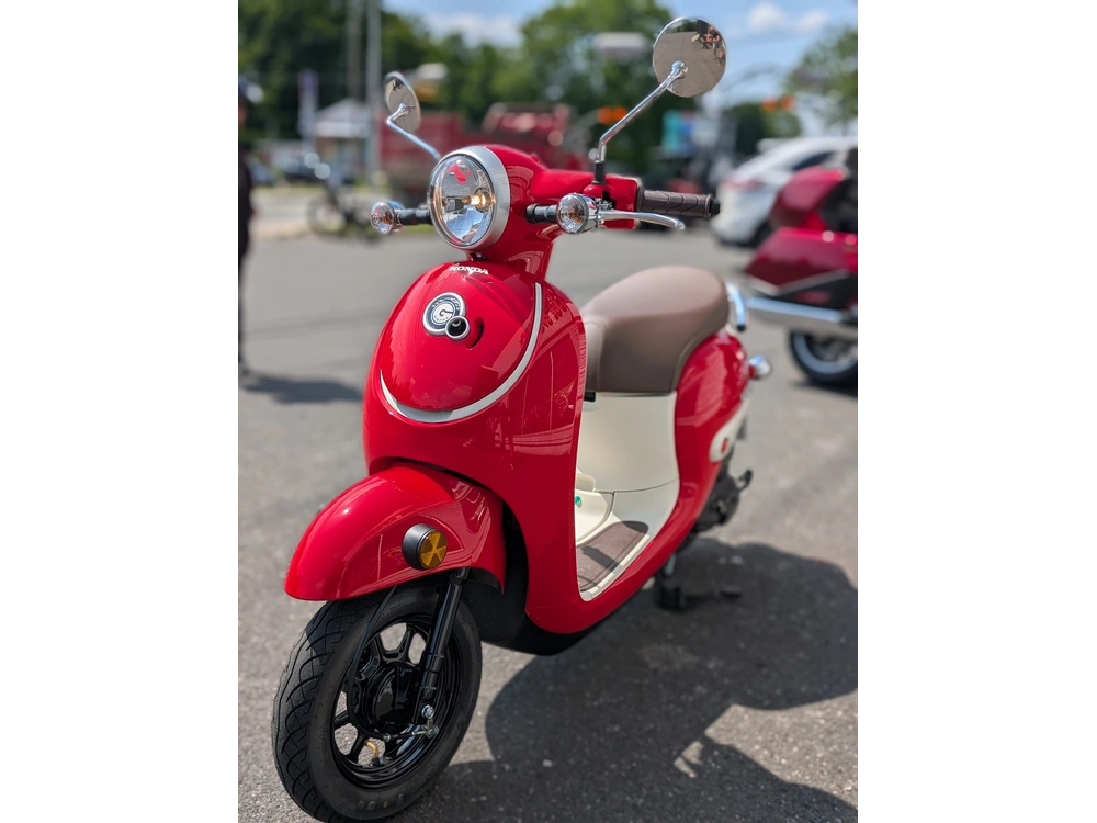 Honda Giorno Rangement Pratique Sous La Selle 2025 alt