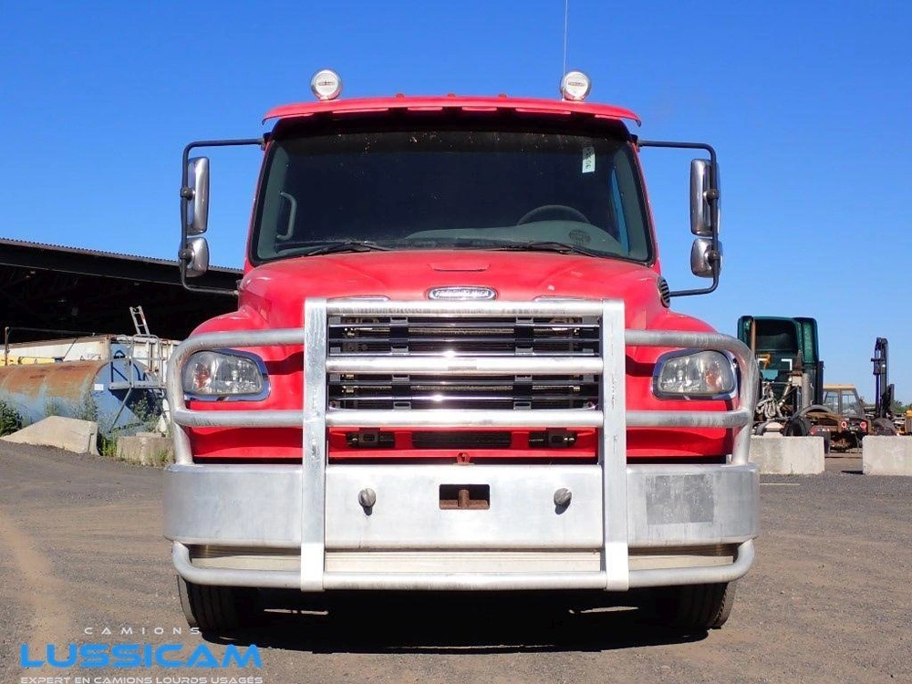Freightliner M2106 2005