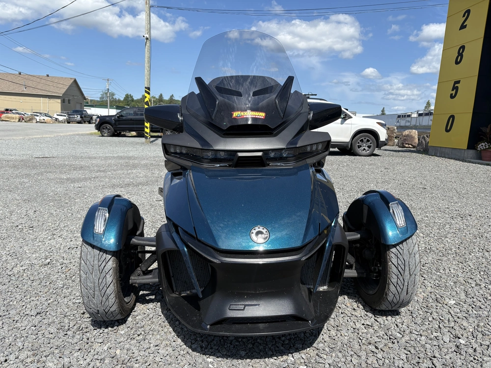 2024 Can-am Spyder alt