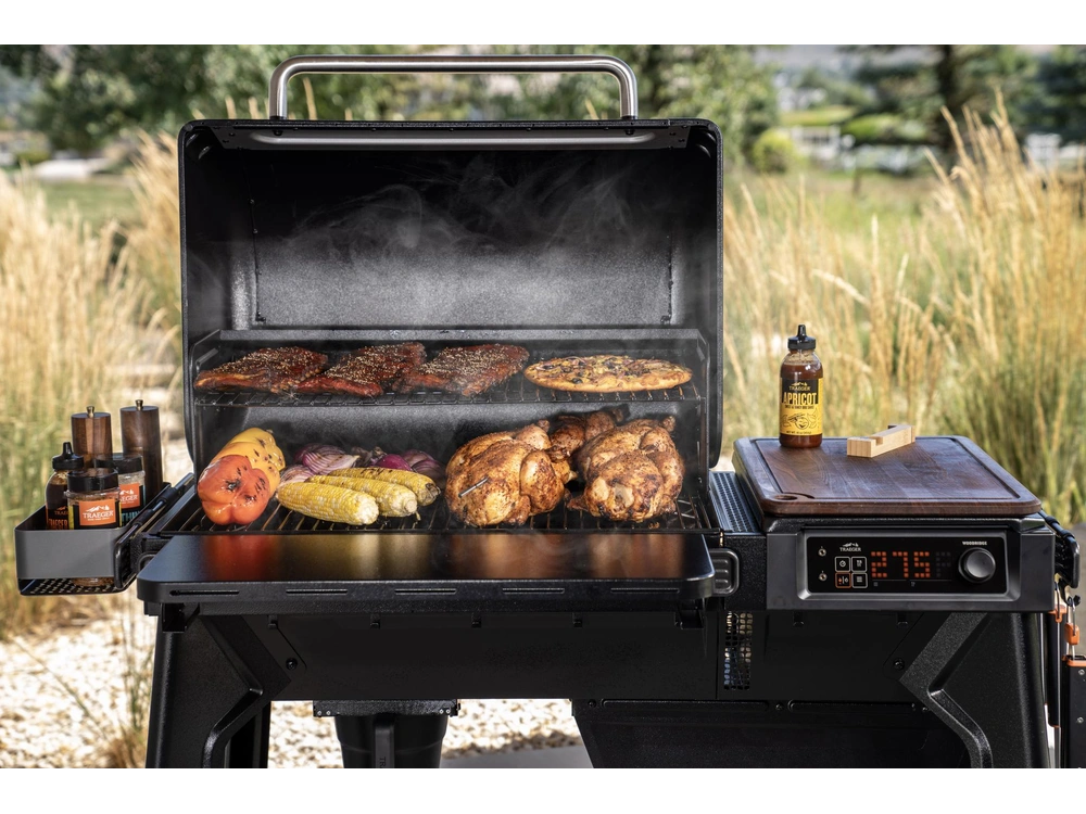 2025 Traeger Woodridge alt