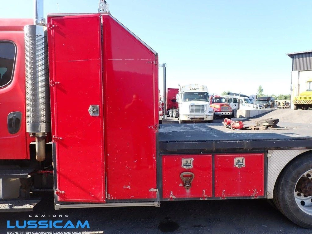 Freightliner M2106 2005