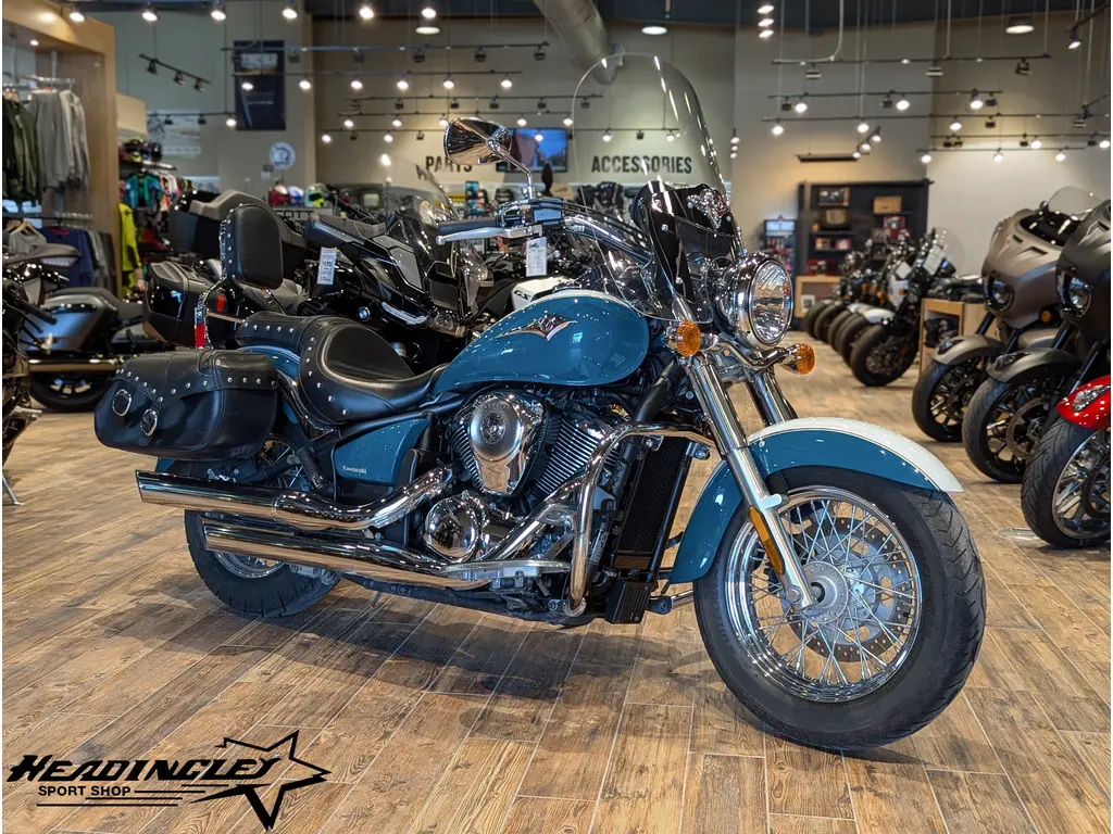 2022 Kawasaki Vulcan 900 Classic LT // Pearl Robotic White/Pearl Nightshade Teal