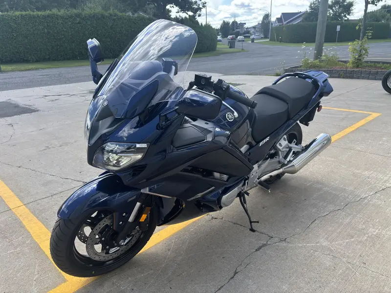 2025 Yamaha FJR1300 ES
