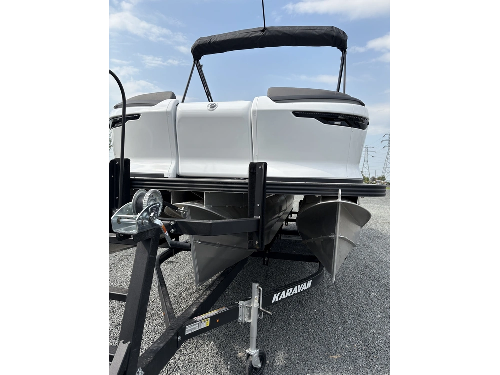 2025 Manitou Cruise 22 Switchback Stealth Rotax 150 & Trailer alt