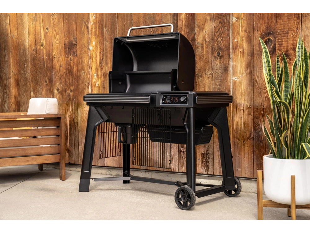 2025 Traeger Woodridge alt