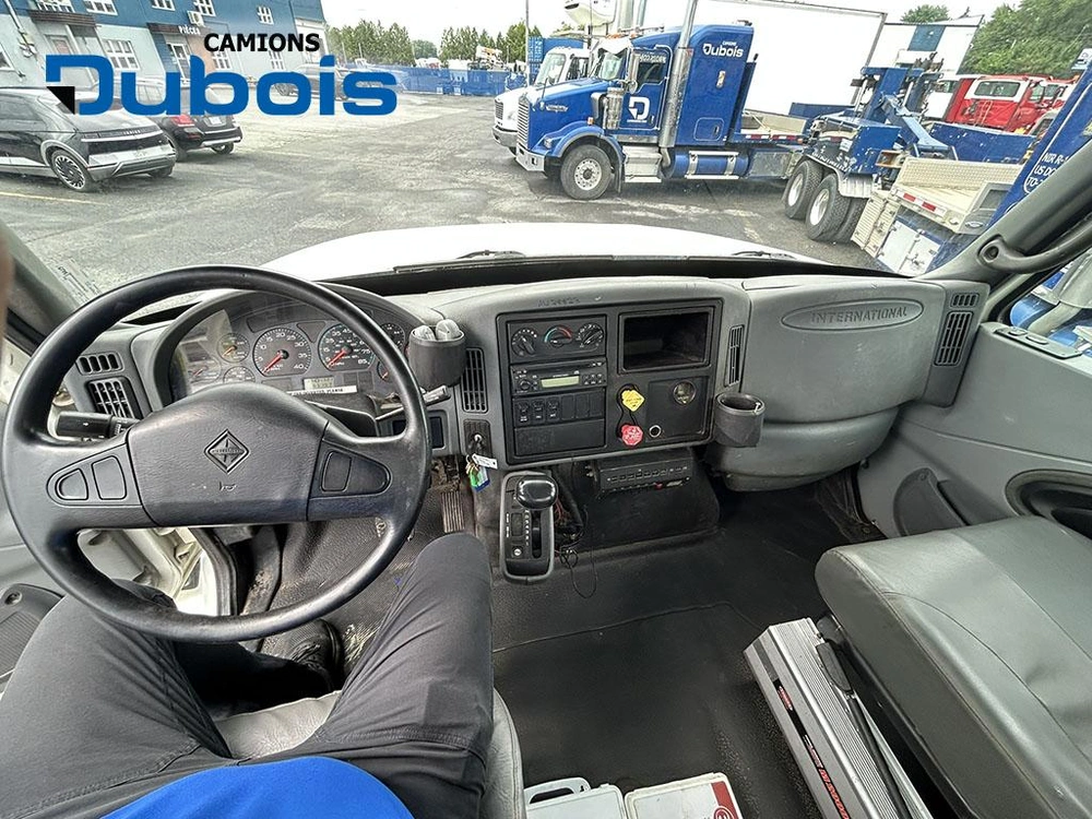 International 7400 2007 alt