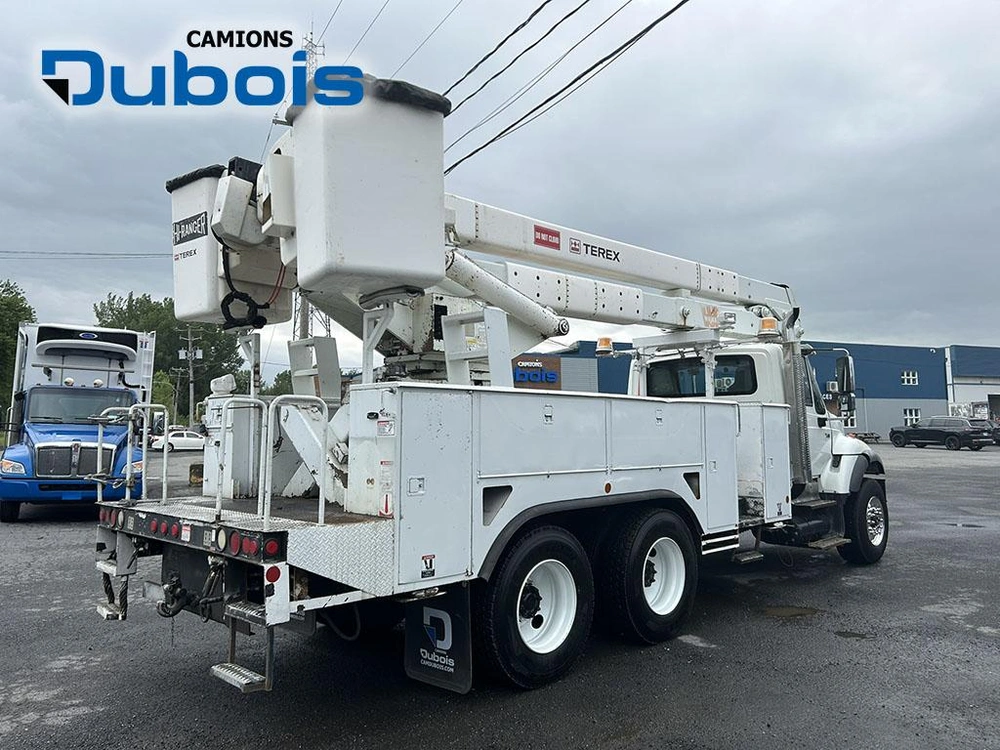 International 7400 2007 alt