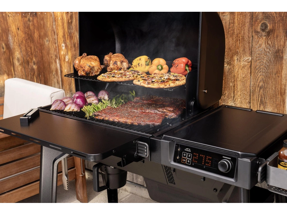 2025 Traeger Woodridge alt