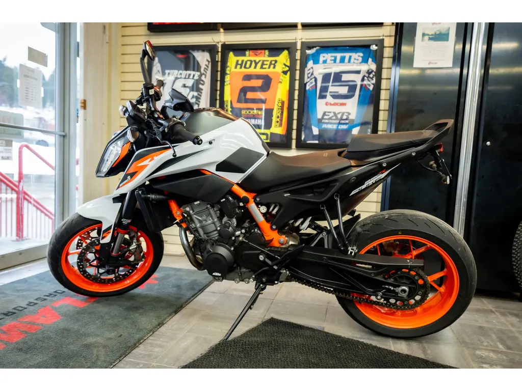 2021 KTM 890 DUKE R
