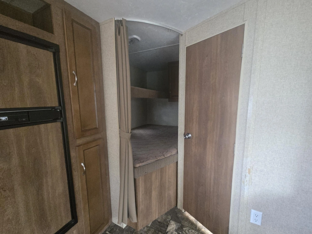 2016 Coachmen Catalina 273dbs As Is!! alt