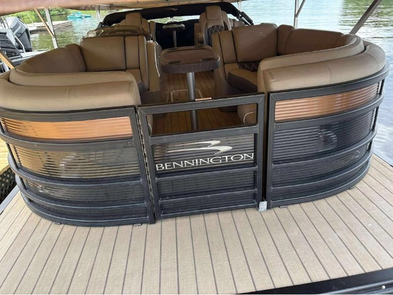 2019 Bennington Marine R23 Fastback alt