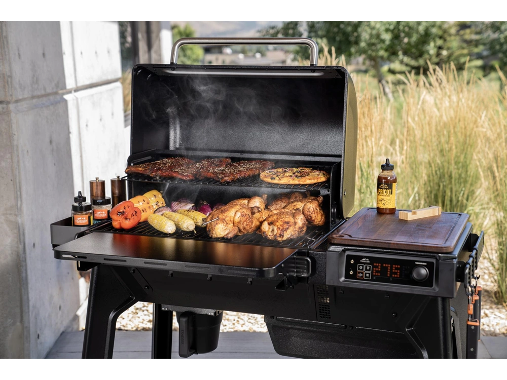 2025 Traeger Woodridge alt