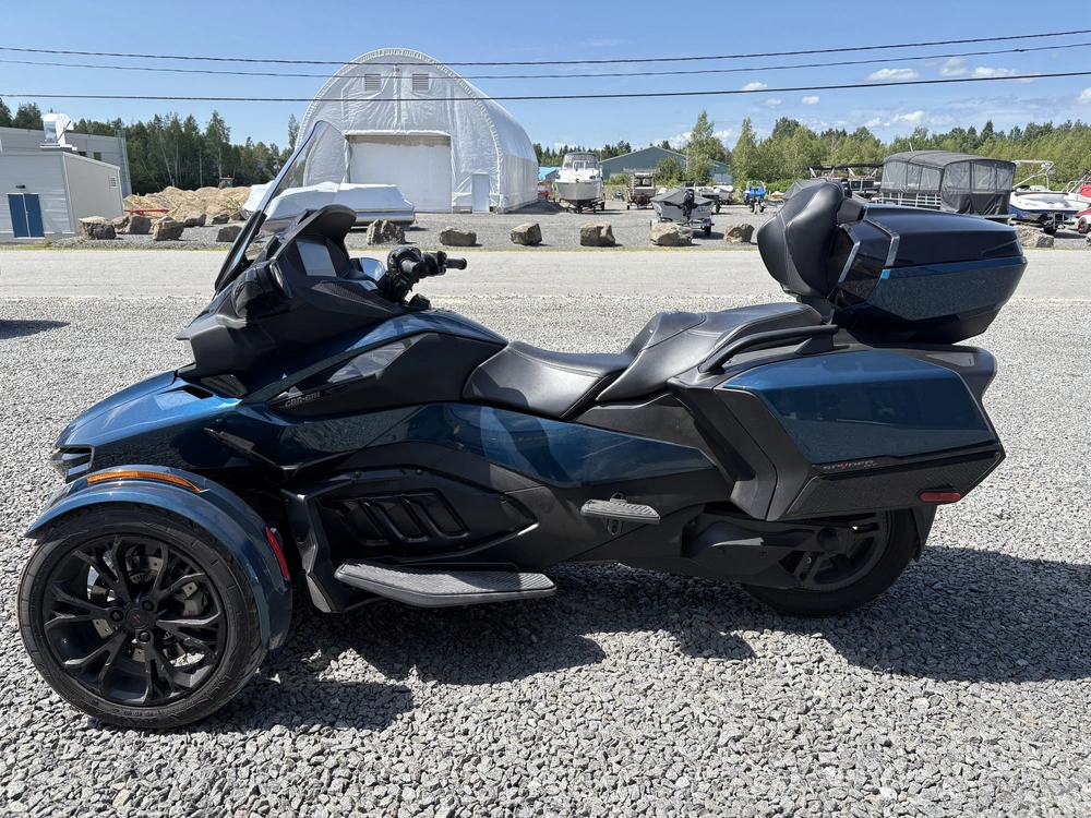 2024 Can-am Spyder alt