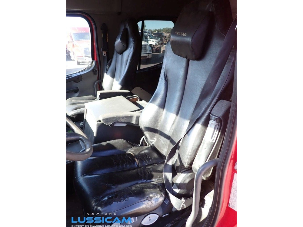 Freightliner M2106 2005