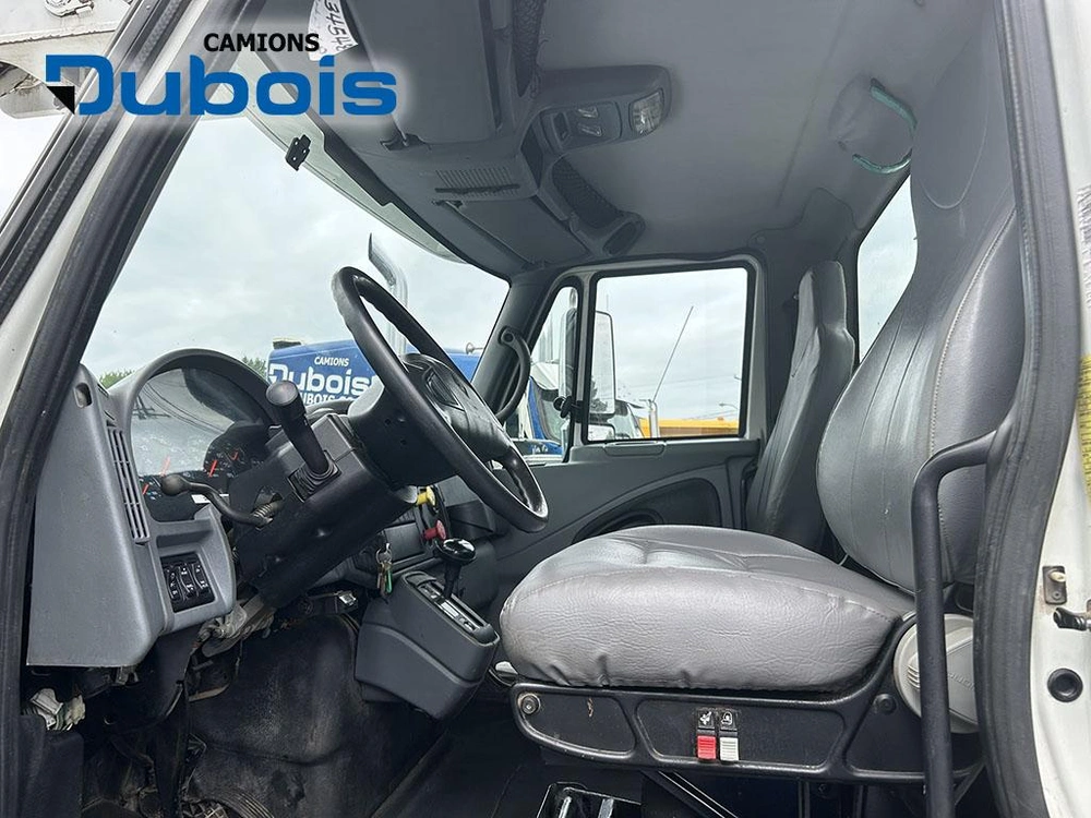 International 7400 2007 alt