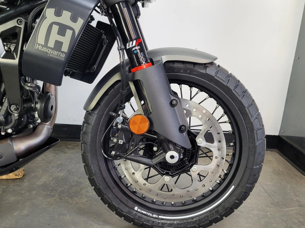 2024 Husqvarna Svartpilen 401 *0.99% Sur 60 Mois alt