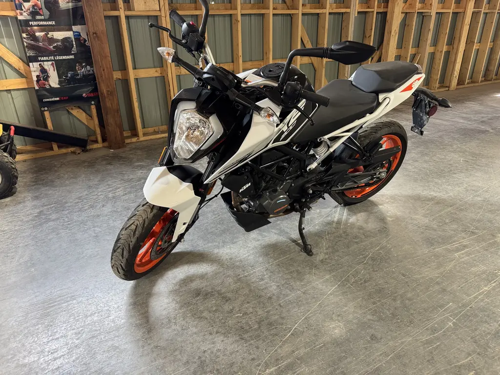 2022 KTM DUKE 200