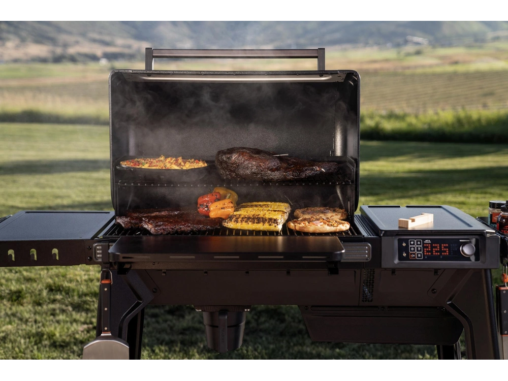 2025 Traeger Woodridge Pro alt