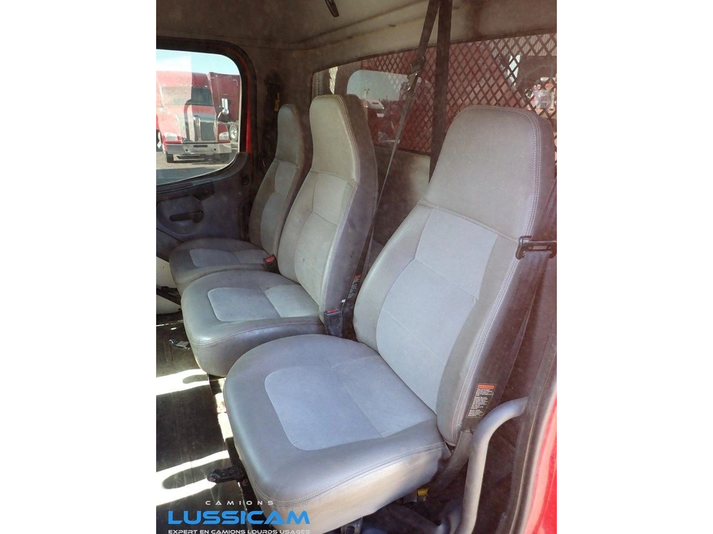 Freightliner M2106 2005